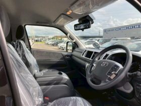 
									TOYOTA Hiace Wagon 2.7 Wagon GL 10 people Black 2025′ FEE28 full								