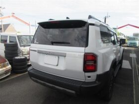 
									TOYOTA Land Cruiser Wagon 2.7 VX 7 people Pearl White 2024′ FEELO full								