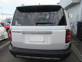 
									TOYOTA Land Cruiser Wagon 2.7 VX 7 people Pearl White 2024′ FEELO full								