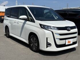 
									TOYOTA Noah G 10.5 Inch DA  Navi   Full Seg   Pearl White 2024′ FEEWC full								