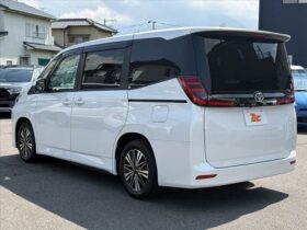 
									TOYOTA Noah G 10.5 Inch DA  Navi   Full Seg   Pearl White 2024′ FEEWC full								