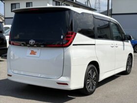 
									TOYOTA Noah G 10.5 Inch DA  Navi   Full Seg   Pearl White 2024′ FEEWC full								