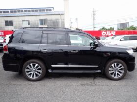 
									TOYOTA Land Cruiser Wagon ZX Black 2020′ FG78R full								
