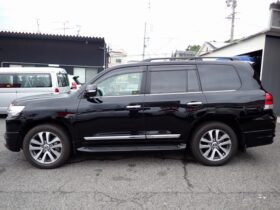 
									TOYOTA Land Cruiser Wagon ZX Black 2020′ FG78R full								