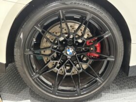 
									BMW M4 Competition M xDrive Pearl White 2024′ FG7BA full								