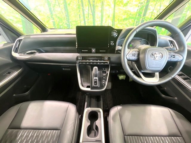 TOYOTA Noah S-Z Pearl White 2023′ FGF4G