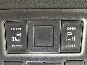 
									TOYOTA Noah S-Z Pearl White 2023′ FGF4G full								