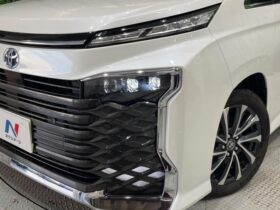 
									TOYOTA Voxy S-Z Pearl White 2024′ FGFLR full								