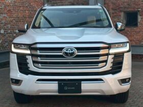 
									TOYOTA Land Cruiser Wagon ZX Pearl White 2023′ FGFO5 full								