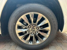 
									TOYOTA Land Cruiser Wagon ZX Pearl White 2023′ FGFO5 full								