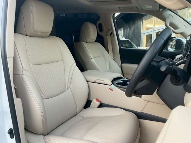 TOYOTA Land Cruiser Wagon ZX Pearl White 2024′ FGFOJ