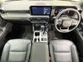 
									TOYOTA Land Cruiser Wagon VX Pearl White 2024′ FGFTU full								