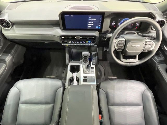 TOYOTA Land Cruiser Wagon VX Pearl White 2024′ FGFTU
