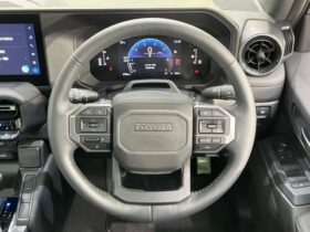 
									TOYOTA Land Cruiser Wagon VX Pearl White 2024′ FGFTU full								