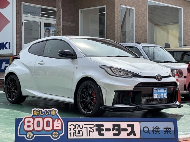 TOYOTA Yaris RZ High Performance Pearl White 2025′ FGGER