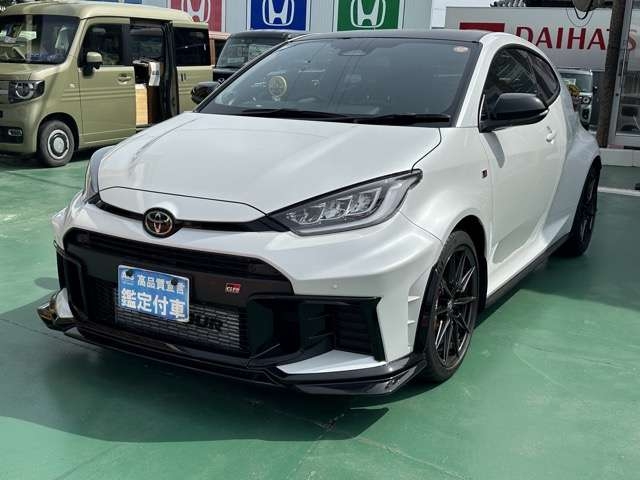 TOYOTA Yaris RZ High Performance Pearl White 2025′ FGGER