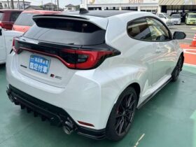 
									TOYOTA Yaris RZ High Performance Pearl White 2025′ FGGER full								