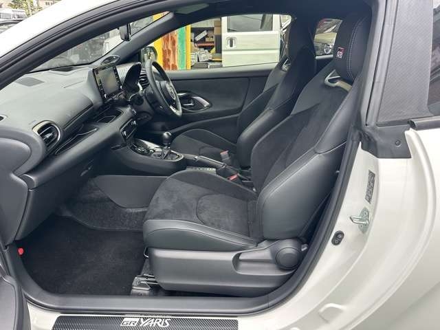 TOYOTA Yaris RZ High Performance White 2022′ FGGEV