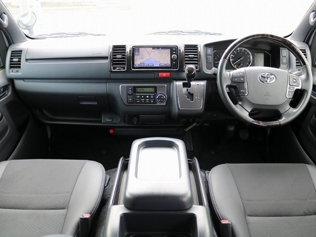 TOYOTA Hiace Van Super GL Dark Prime 2 Long Pearl White 2023′ FGJBS