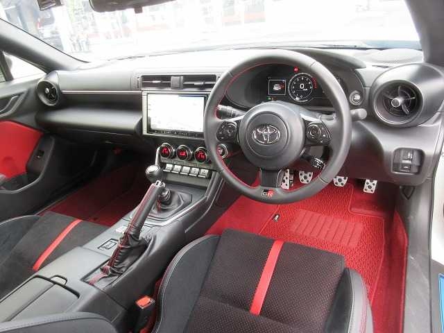 TOYOTA 86 RZ Pearl White 2023′ FGJPE
