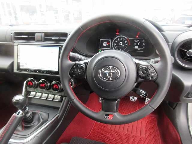 TOYOTA 86 RZ Pearl White 2023′ FGJPE