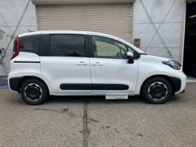
									TOYOTA Sienta Z HV White 2025′ FGJPU full								