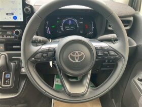 
									TOYOTA Sienta Z HV White 2025′ FGJPU full								