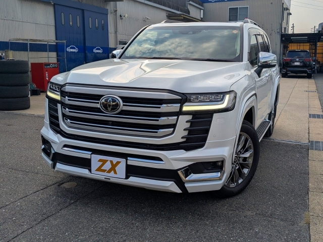 TOYOTA Land Cruiser Wagon ZX Pearl White 2024′ FICEY