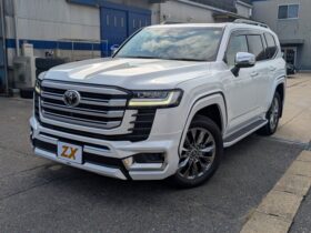 
									TOYOTA Land Cruiser Wagon ZX Pearl White 2024′ FICEY full								