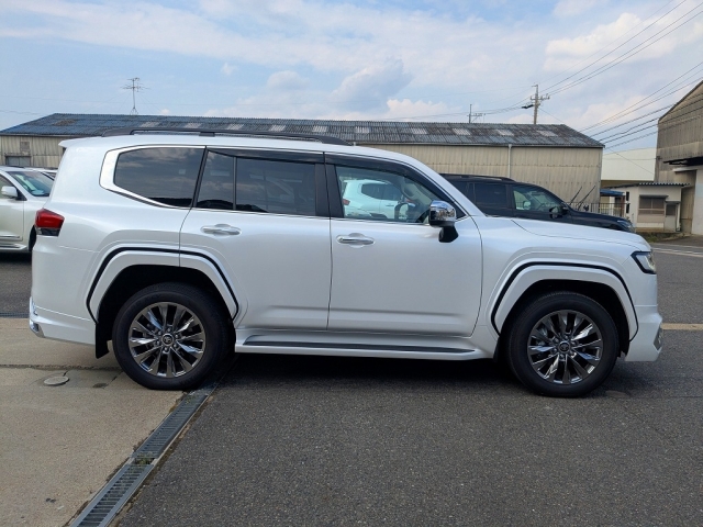 TOYOTA Land Cruiser Wagon ZX Pearl White 2024′ FICEY