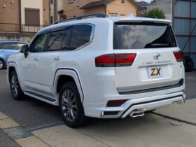 
									TOYOTA Land Cruiser Wagon ZX Pearl White 2024′ FICEY full								