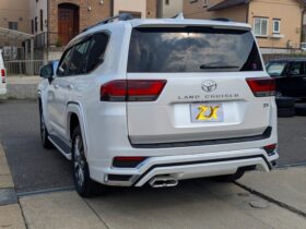 
									TOYOTA Land Cruiser Wagon ZX Pearl White 2024′ FICEY full								