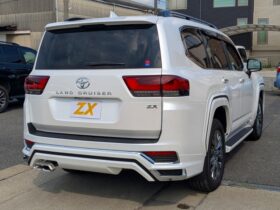 
									TOYOTA Land Cruiser Wagon ZX Pearl White 2024′ FICEY full								