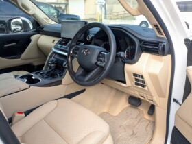 
									TOYOTA Land Cruiser Wagon ZX Pearl White 2024′ FICEY full								