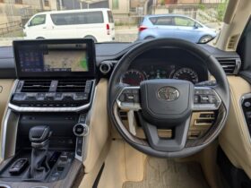 
									TOYOTA Land Cruiser Wagon ZX Pearl White 2024′ FICEY full								