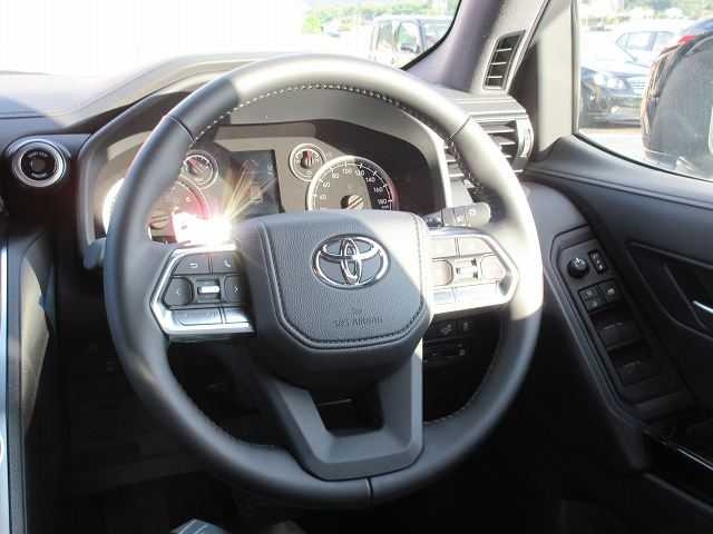 TOYOTA Land Cruiser Wagon AX 7 Person Black 2024′ FIOHR