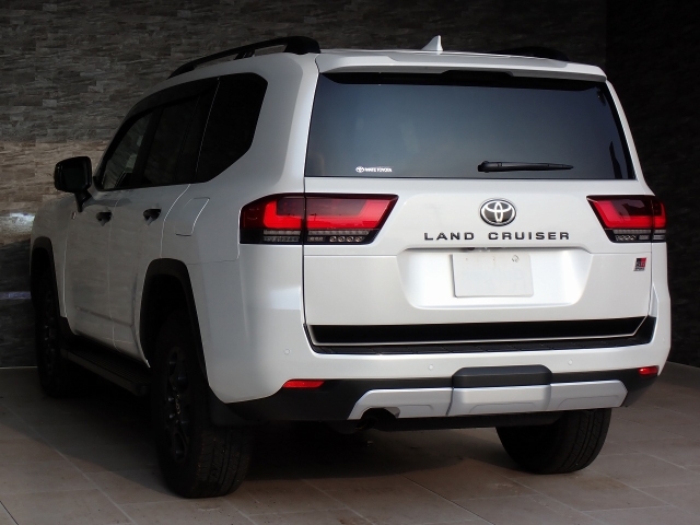 TOYOTA Land Cruiser Wagon GR Sport Pearl White 2024′ FKHHO