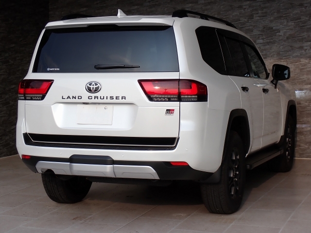 TOYOTA Land Cruiser Wagon GR Sport Pearl White 2024′ FKHHO
