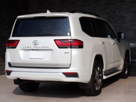 
									TOYOTA Land Cruiser Wagon ZX Pearl White 2024′ FKHHY full								