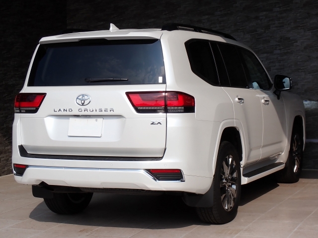 TOYOTA Land Cruiser Wagon ZX Pearl White 2024′ FKHHY