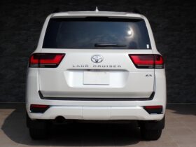
									TOYOTA Land Cruiser Wagon ZX Pearl White 2024′ FKHHY full								