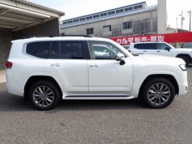 
									TOYOTA Land Cruiser Wagon ZX Pearl White 2024′ FKHHY full								