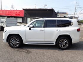 
									TOYOTA Land Cruiser Wagon ZX Pearl White 2024′ FKHHY full								