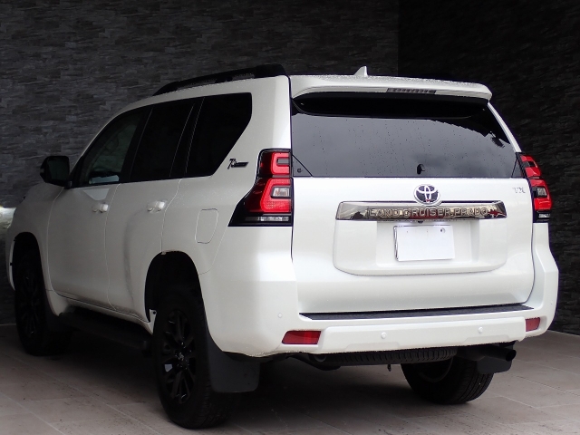 TOYOTA Land Cruiser Prado TX L Packe 70th Anivasari LTD Pearl White 2022′ FKHJ8