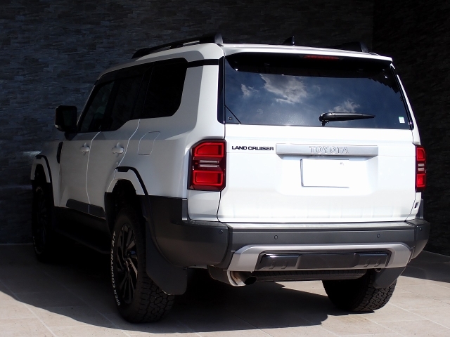 TOYOTA Land Cruiser Wagon VX Pearl White 2025′ FKHK5