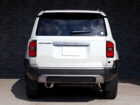 
									TOYOTA Land Cruiser Wagon VX Pearl White 2025′ FKHK5 full								