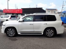 
									TOYOTA Land Cruiser Wagon ZX Pearl White 2020′ FKHLP full								