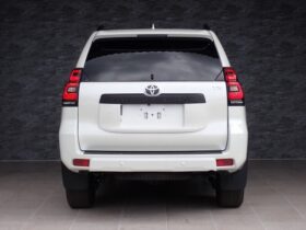 
									TOYOTA Land Cruiser Prado TX L Packet Matte Black Ed Pearl White 2023′ FKHM8 full								