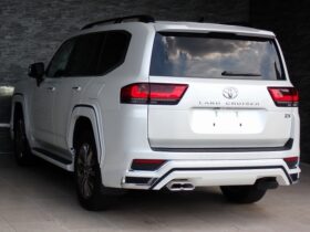 
									TOYOTA Land Cruiser Wagon ZX Pearl White 2024′ FKHNT full								