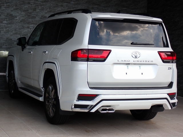 TOYOTA Land Cruiser Wagon ZX Pearl White 2024′ FKHNT